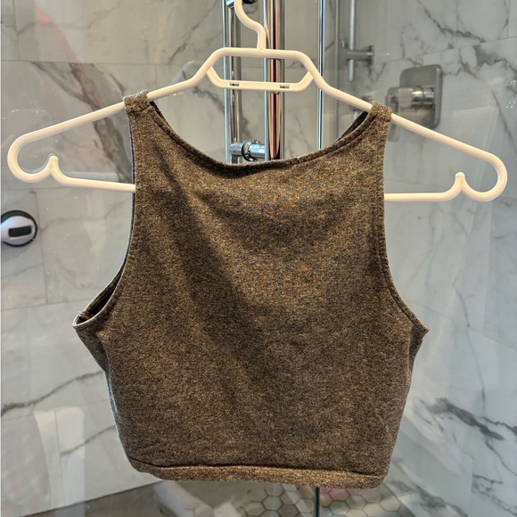 Aritzia - Taula racerback crop top grey sleeveless - Picture 3 of 3